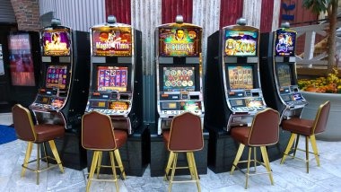 akun olxtoto mobile app interface showing live football markets and casino tables